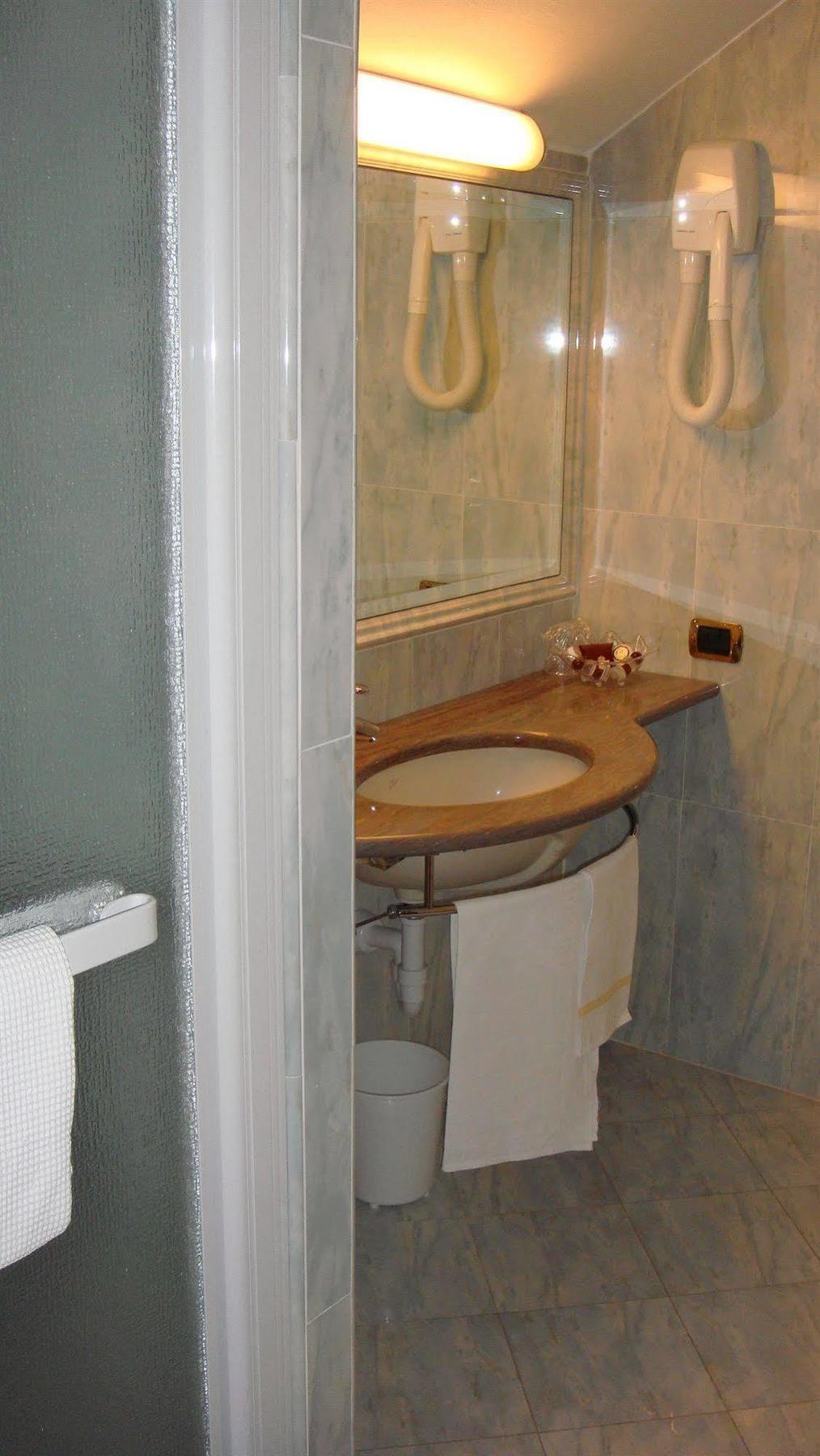 Albergo Corona Domodossola Exterior foto